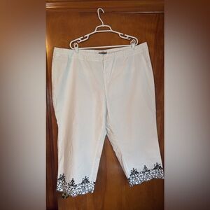 Preloved in excellent condition (worn once)
Jessica London Capri pants Size 24W